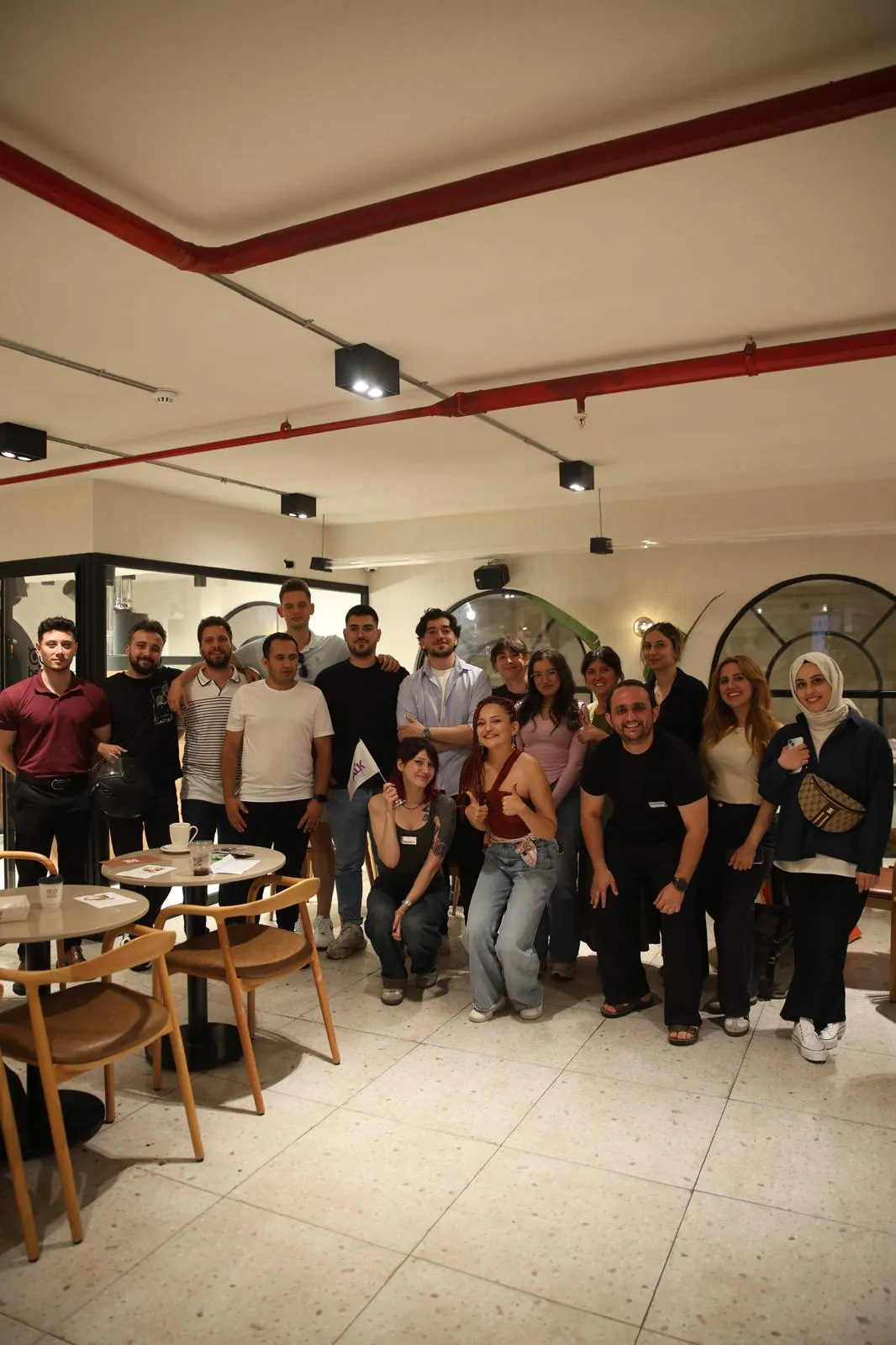 Bir TalkLine buluşmasında topluluk fotoğrafı